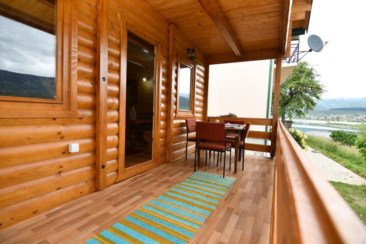 פלאב Holiday House By The Lake מראה חיצוני תמונה